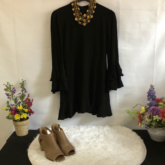 Zara Long Bell Sleeve Dress.  Black.  Size Medium - Picture 5 of 8